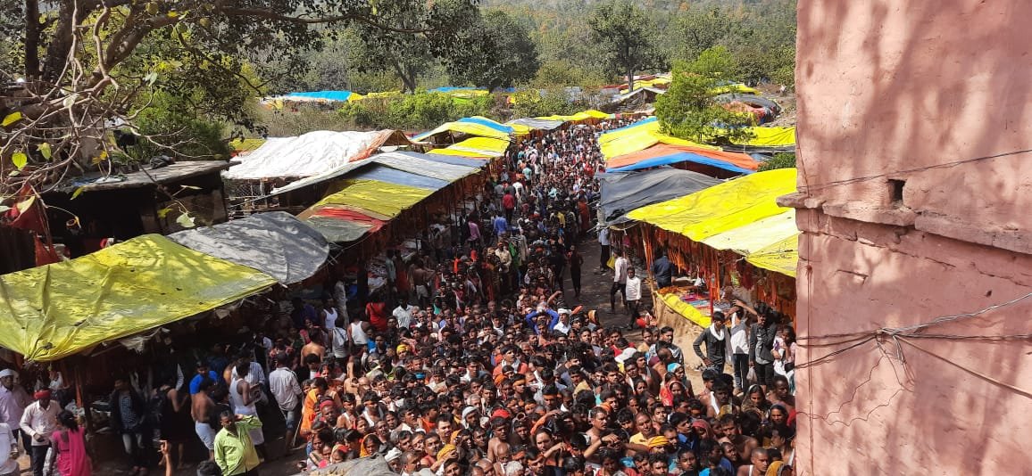महाशिवरात्रि के पर्व को लेकर गुप्ता धाम में उमड़ी भक्तों की भीड़