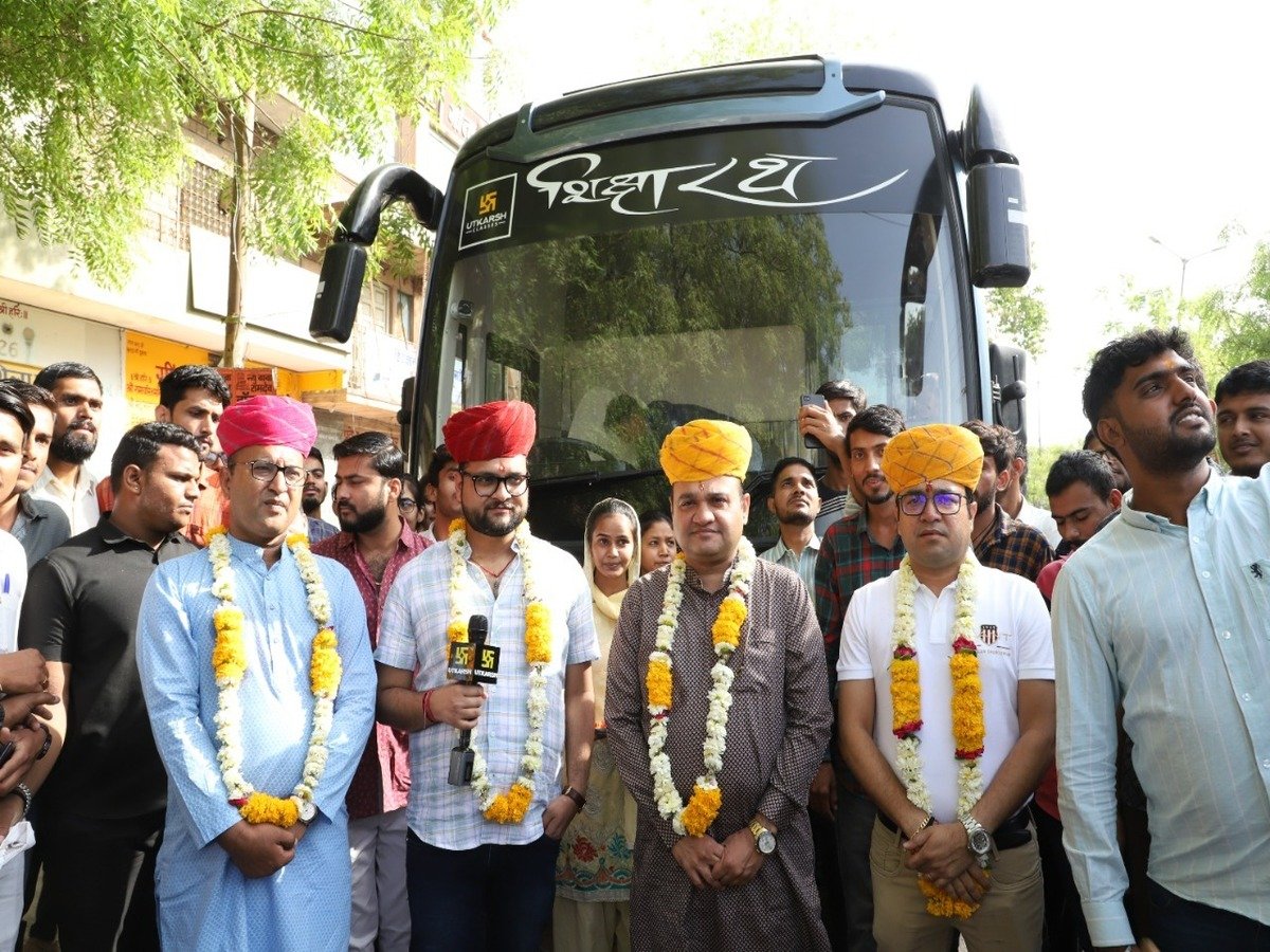 पटना: देश की अग्रणी एजुटेक कंपनी उत्कर्ष ने बनाया भारत का पहला डिजिटल क्लासरूम ऑन व्हील्स शिक्षा रथ