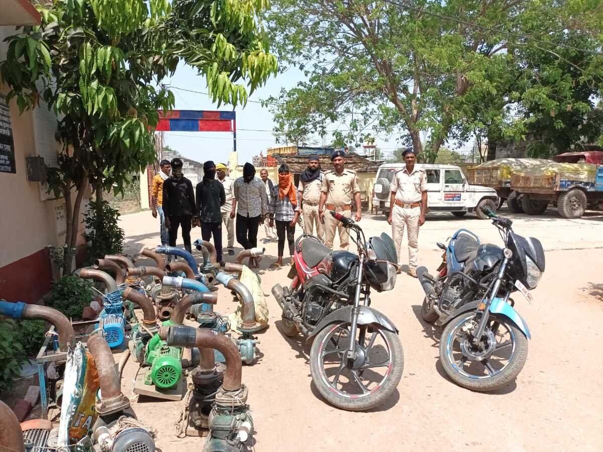 मोटर चोर गिरोह के सरगना सहित सभी चोर चढ़े पुलिस के हत्थे, 1 बाइक सहित 21 मोटर पंप बरामद