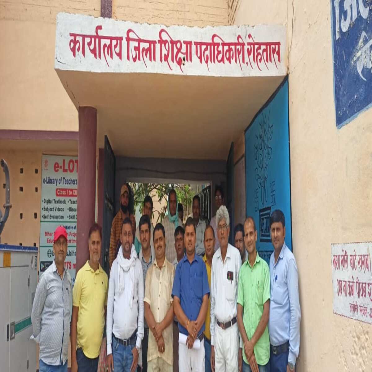 बकाया भुगतान को लेकर शिक्षकों का प्रतिनिधि  मंडल ने जिला शिक्षा पदाधिकारी से किया मुलाकात