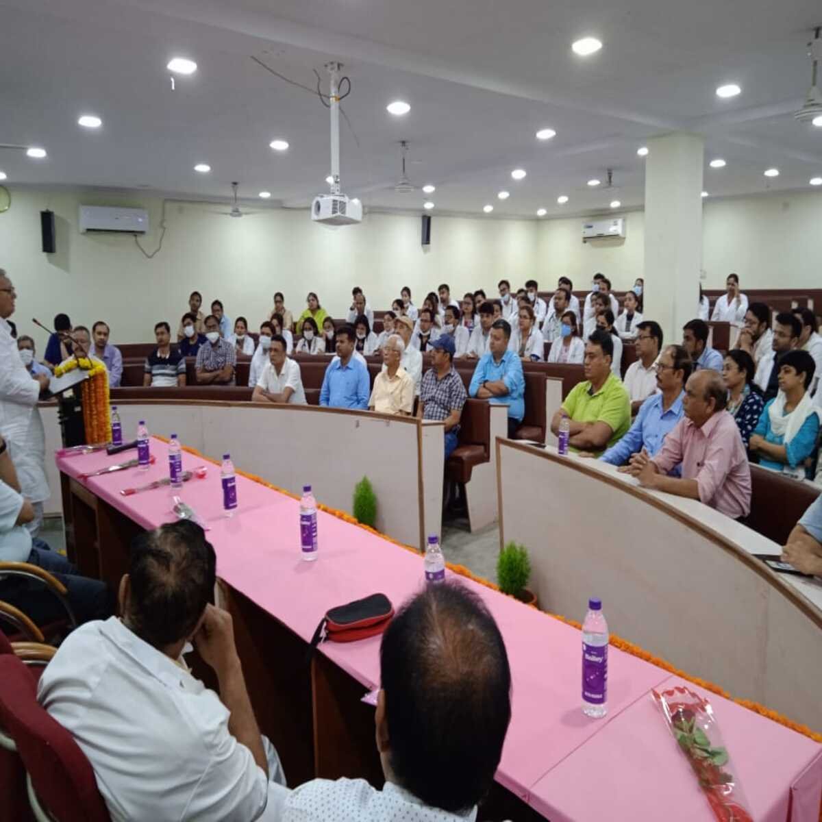 गोपाल नारायण सिंह विश्वविद्यालय में स्नातकोत्तर चिकित्सा छात्रों का ओरियंटेशन प्रोग्राम संपन्न
