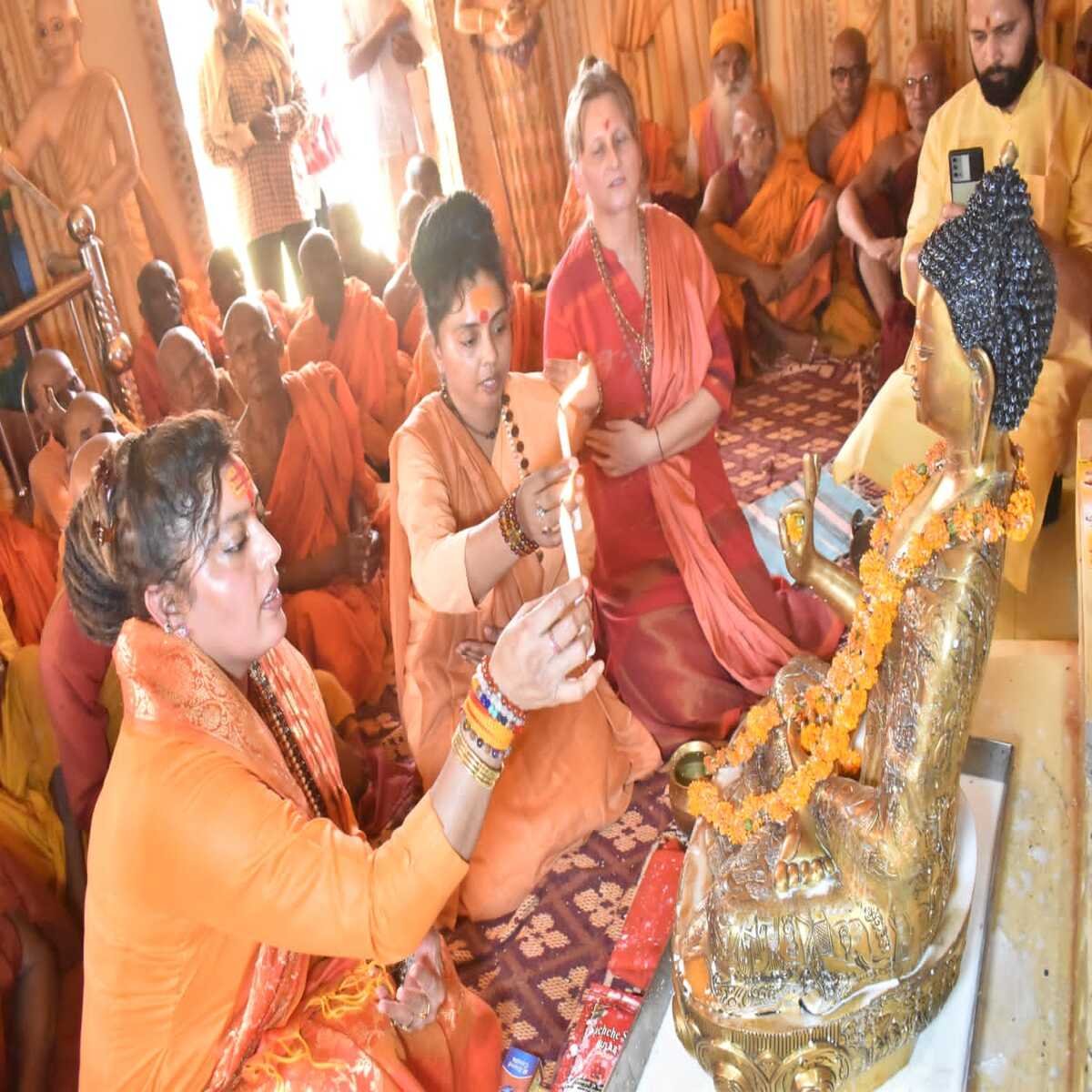 रोहतास: बुद्ध महोत्सव के अंतिम दिन पायलट बाबा धाम में गूंजा बुद्धम् शरणम् गच्छामि