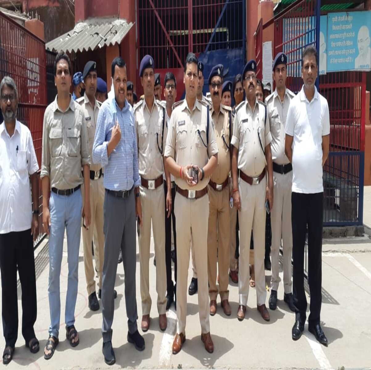 सासाराम जेल में प्रशासन का छापा, हर वार्ड की तलाशी ली गयी