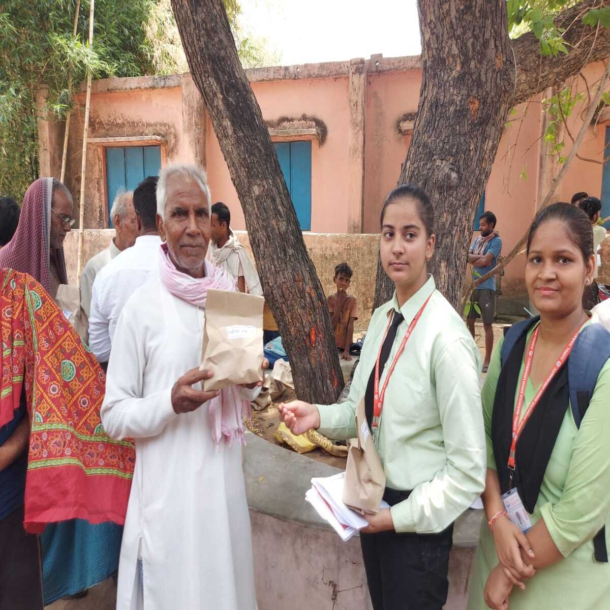 नारायण कृषि विज्ञान संस्थान द्वारा निःशुल्क बीज वितरण शिविर का आयोजन 
