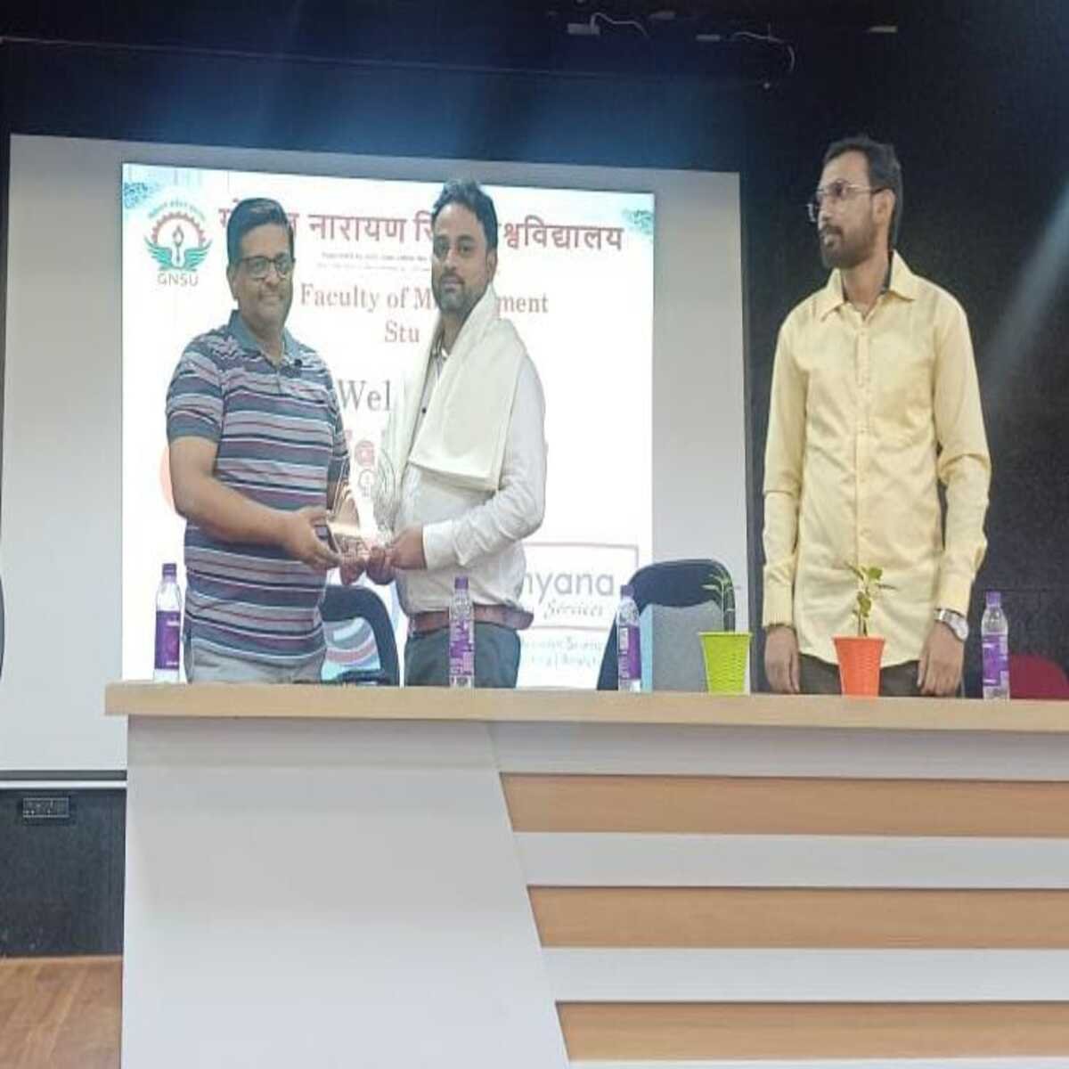 रोहतास: गोपाल नारायण सिंह विश्वविद्यालय द्वारा संचालित प्रबंध शिक्षा संकाय के तत्वावधान में इनवाइटेड टॉक हुआ आयोजित