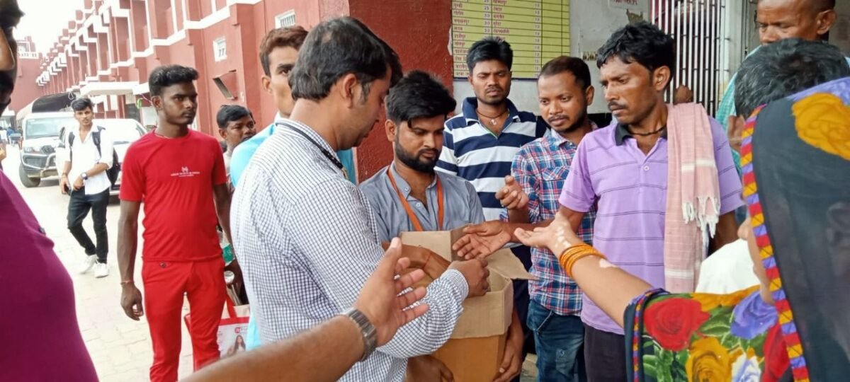 हाजीपुर: धरना-प्रदर्शन के कारण ट्रेनों का परिचालन रहा बाधित