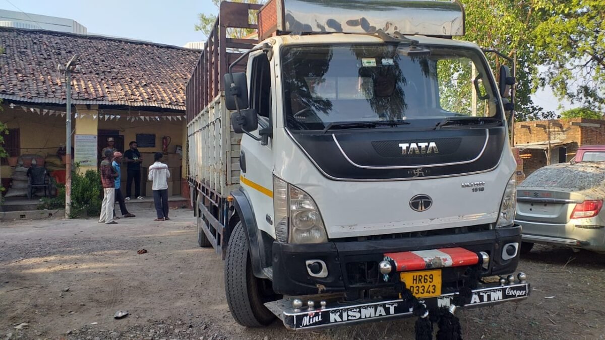 दुर्गावती में डीसीएम ट्रक से 3123 लीटर शराब बरामद,दो धंधेबाज गिरफ्तार