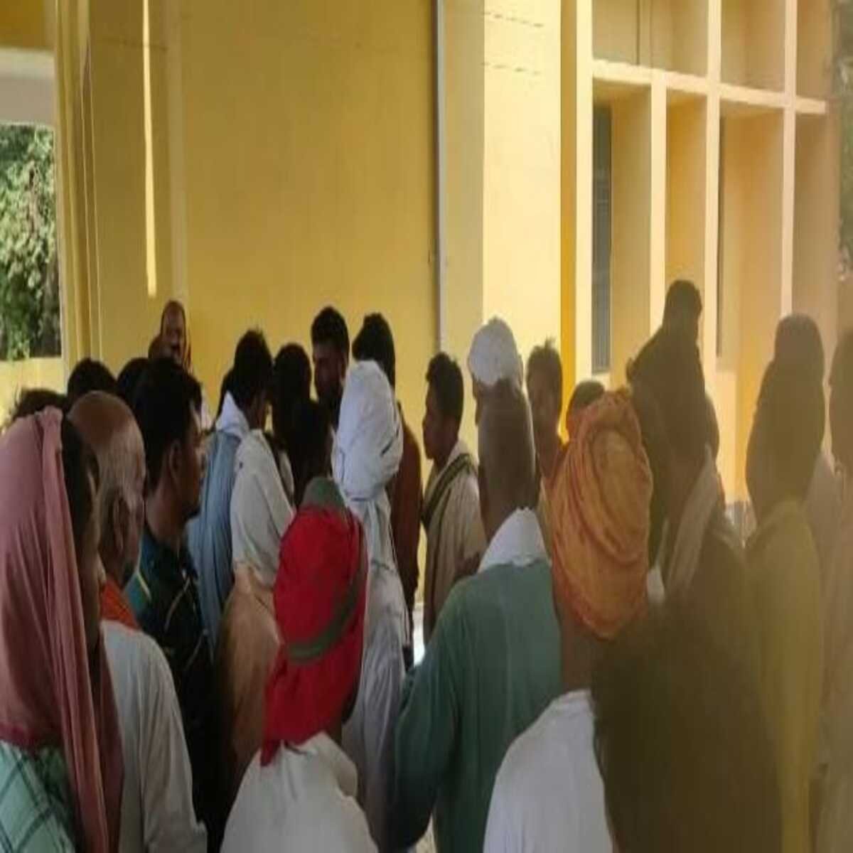 चंदौली: सैयदराजा थाने की लोकमनपुर रेलवे क्रासिंग पर लाश, लापता संतोष की सिर कटी लाश, मौत के कार