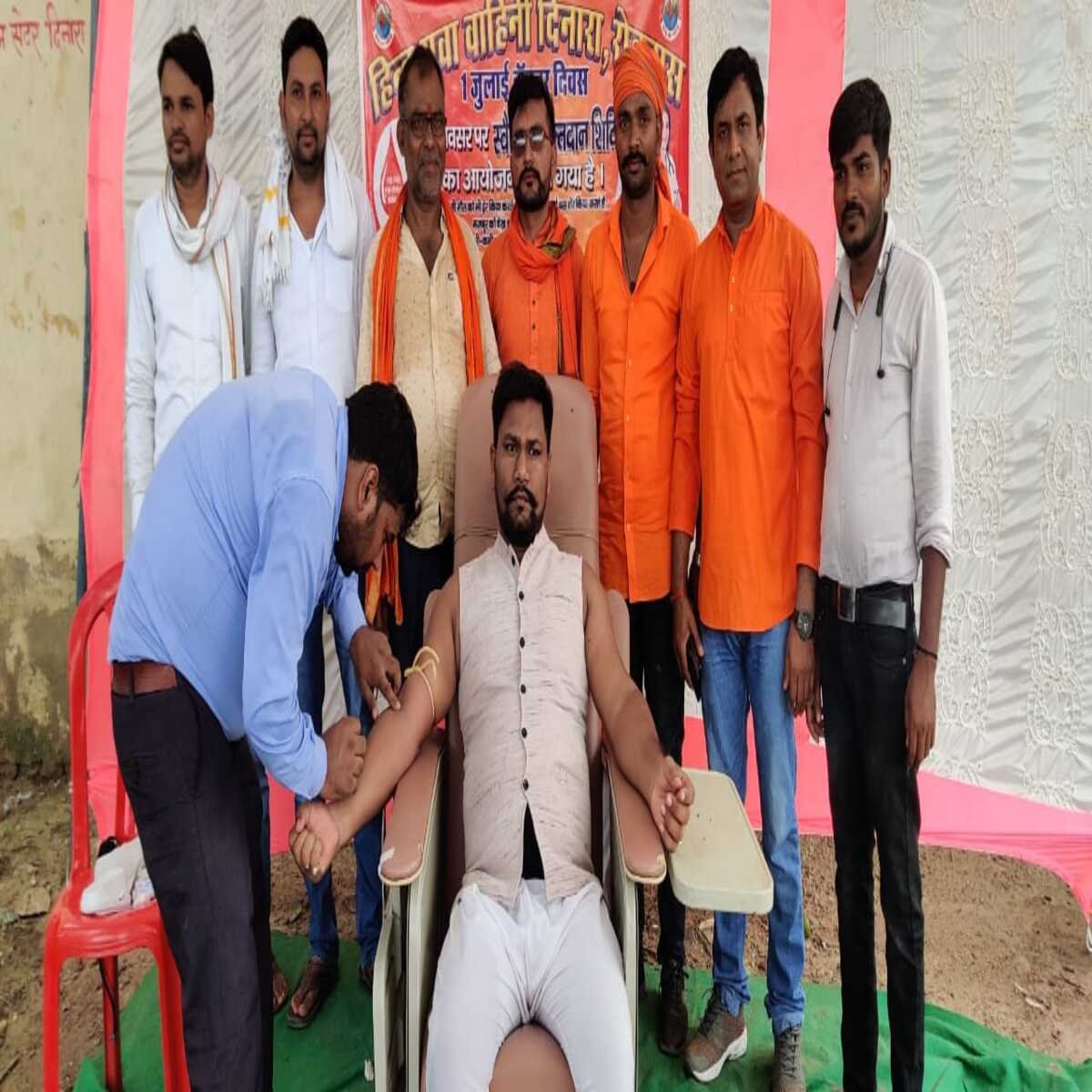 डॉक्टर दिवस के अवसर हिंदू युवा वाहिनी  ने लगाया रक्तदान शिविर