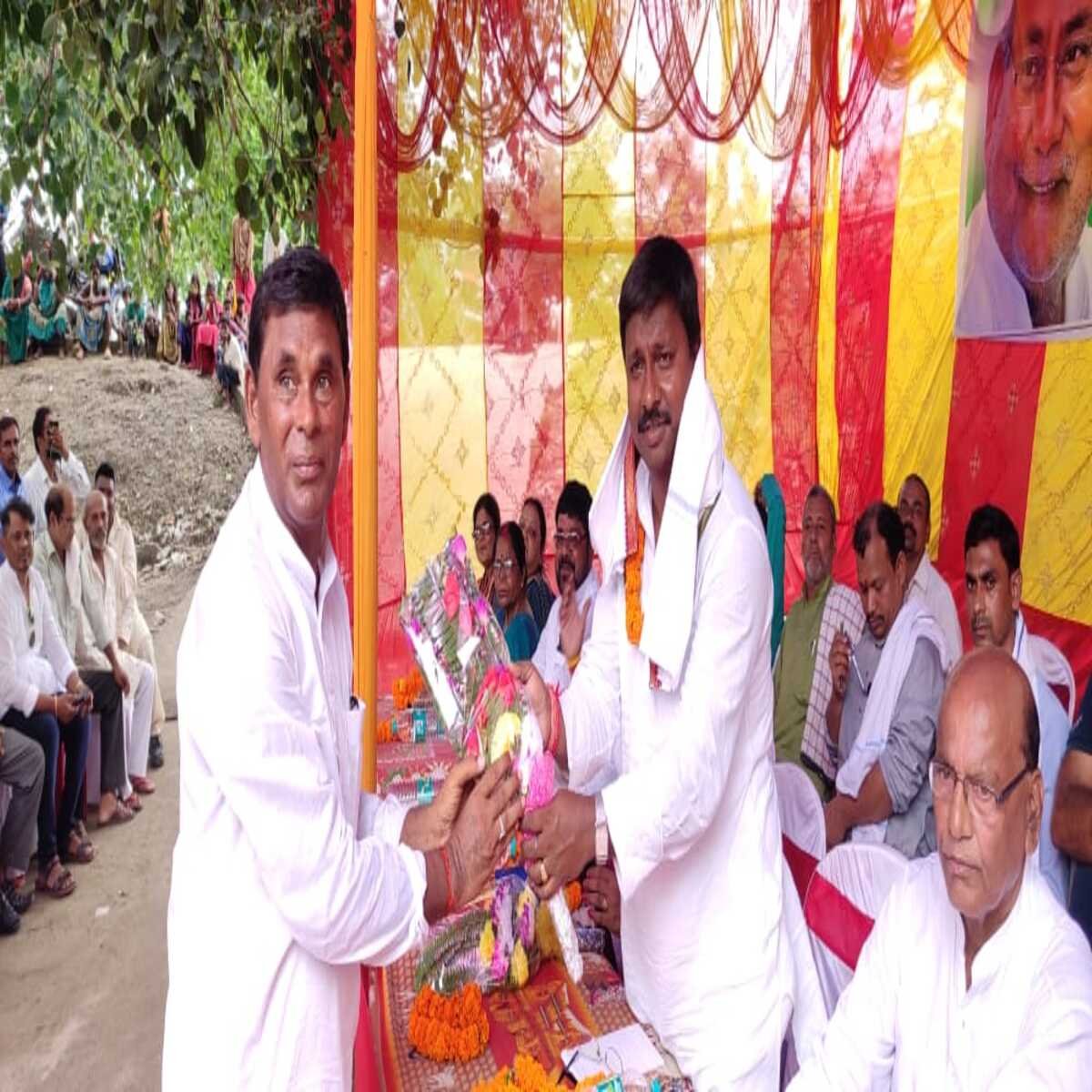 खगड़िया: बब्लू मंडल के नेतृत्व में दर्जनों राजद नेता जदयू में हुए शामिल, रमुनियां में जदयू का मिलन समारोह आयोजित