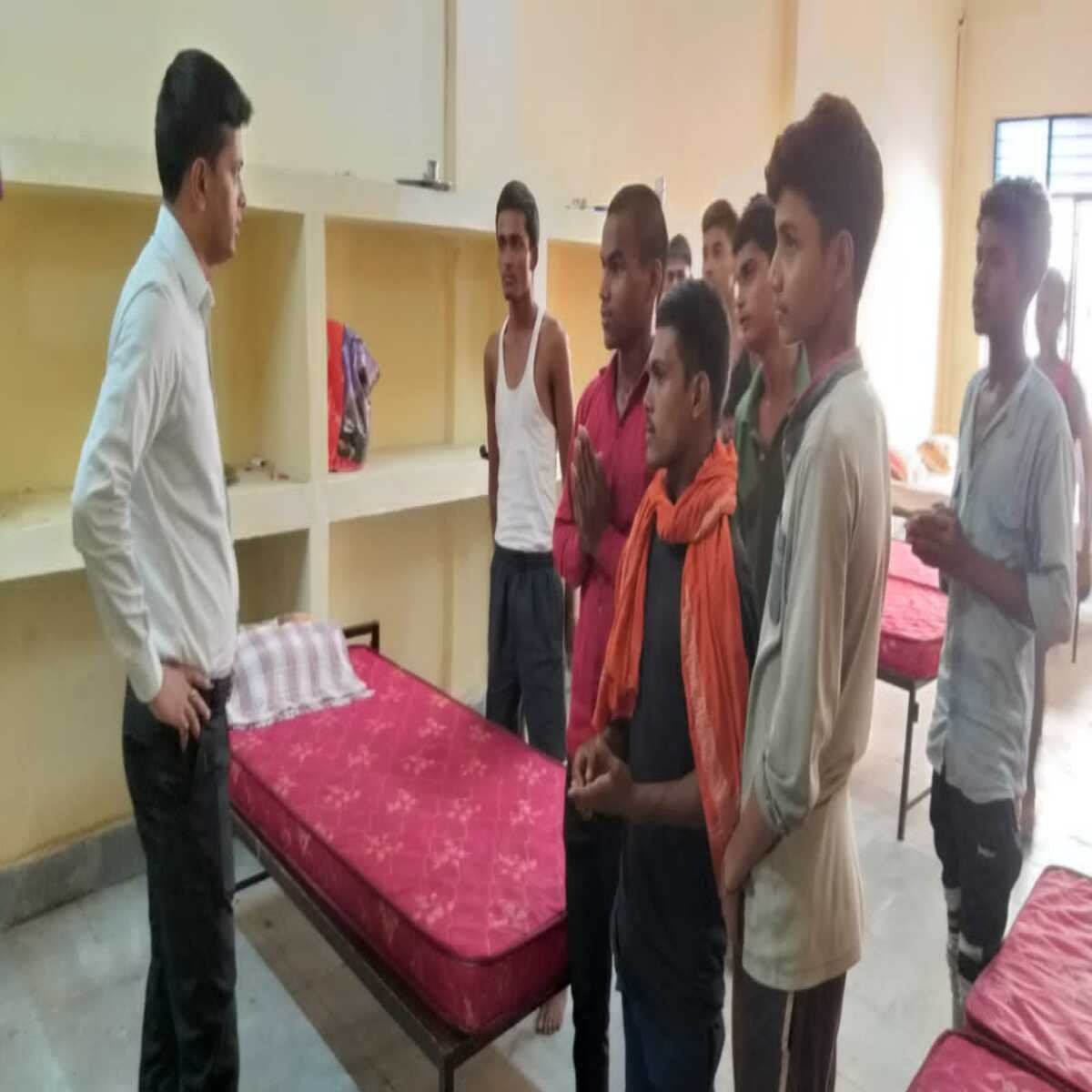 रोहतास: जिलाधिकारी ने प्रवेक्षण गृह का किया निरीक्षण
