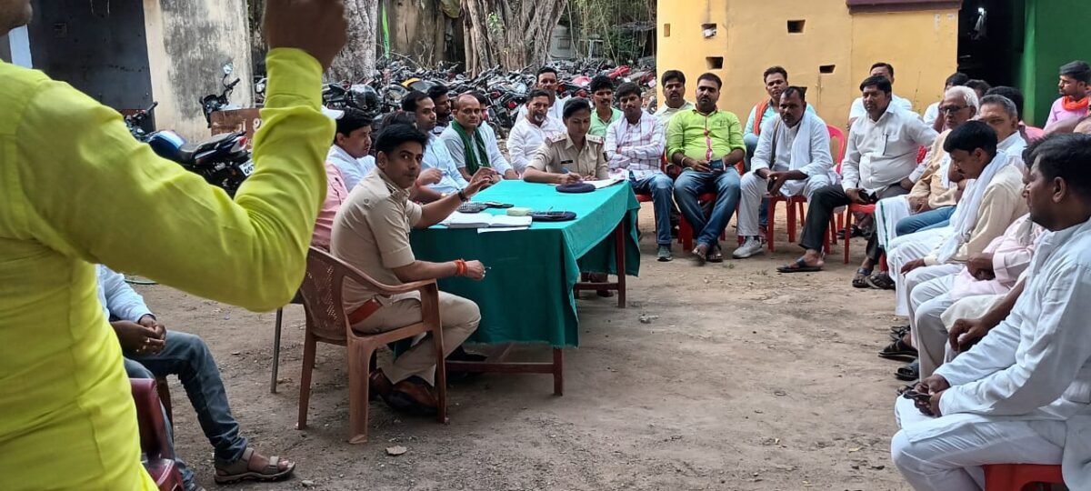थाना परिसर में बकरीद  पर्व को लेकर की गई शांति समिति की बैठक