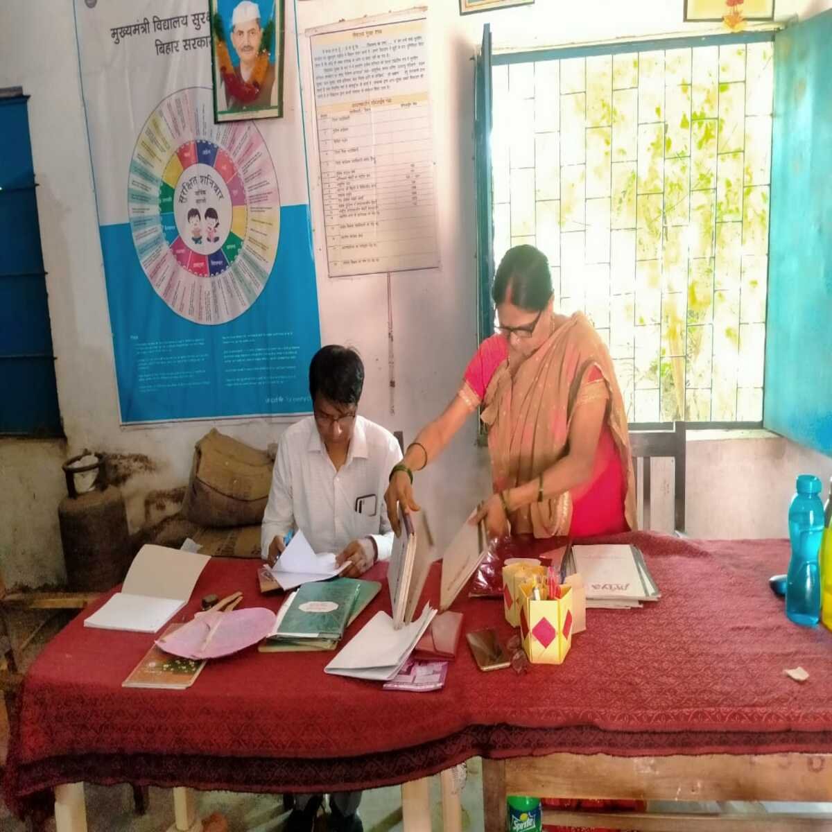 रोहतास: बीडीओ के औचक निरीक्षण में गायब पाए गए कई शिक्षक, मांगा स्पष्टीकरण