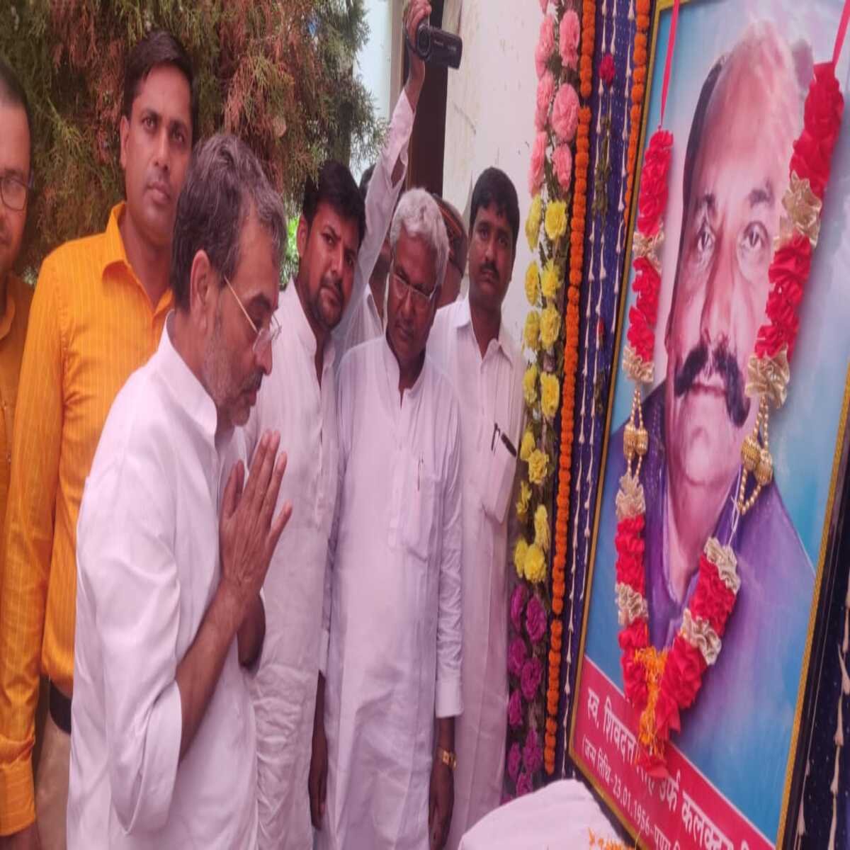 रोहतास: दिवगंत जदयू नेता के श्राद्धकर्म में शामिल हुए पूर्व केंद्रीय मंत्री उपेंद्र कुशवाहा
