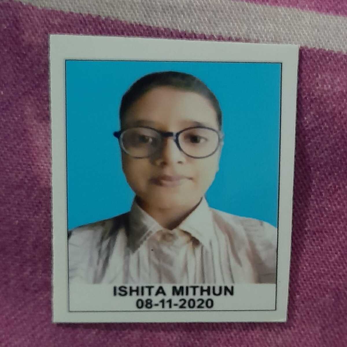रोहतास: डीएवी स्कूल में 10 वीं बोर्ड की टॉपर बनी इशिता मिथुन, 500 में से लाया 488 अंक, इशिता अपने स्वर्गीय दादा के सपनो को करना चाहती है साकार 