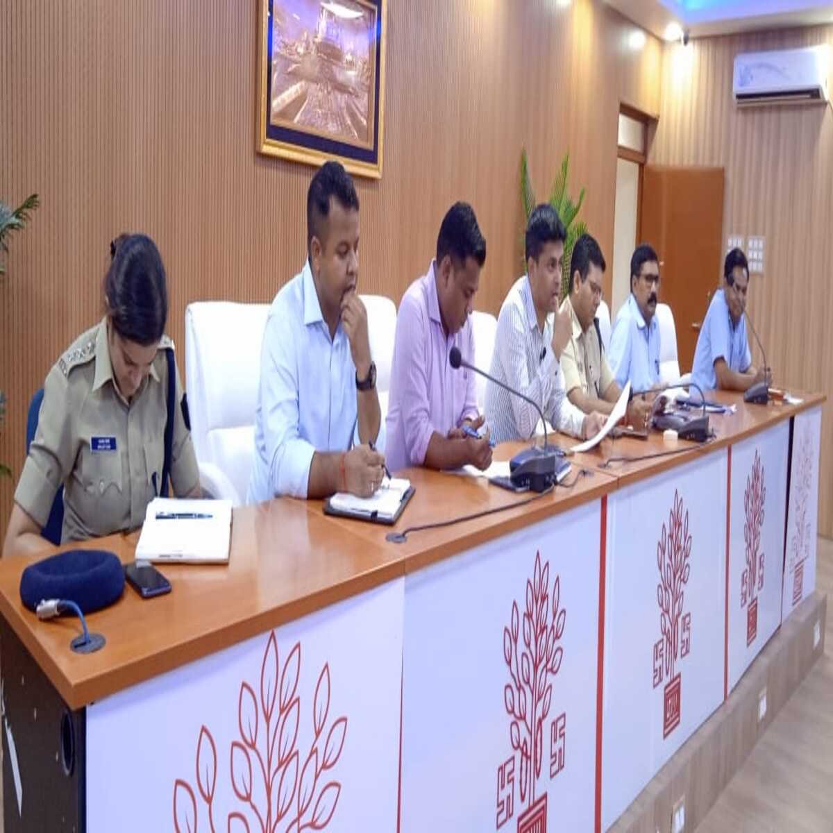 रोहतास: मोहर्रम में शांति भंग करने वालो पर प्रशासन की होगी पैनी नजर, शांति समिति की बैठक में जिलाधिकारी व एसपी ने दिए कई दिशा निर्देश