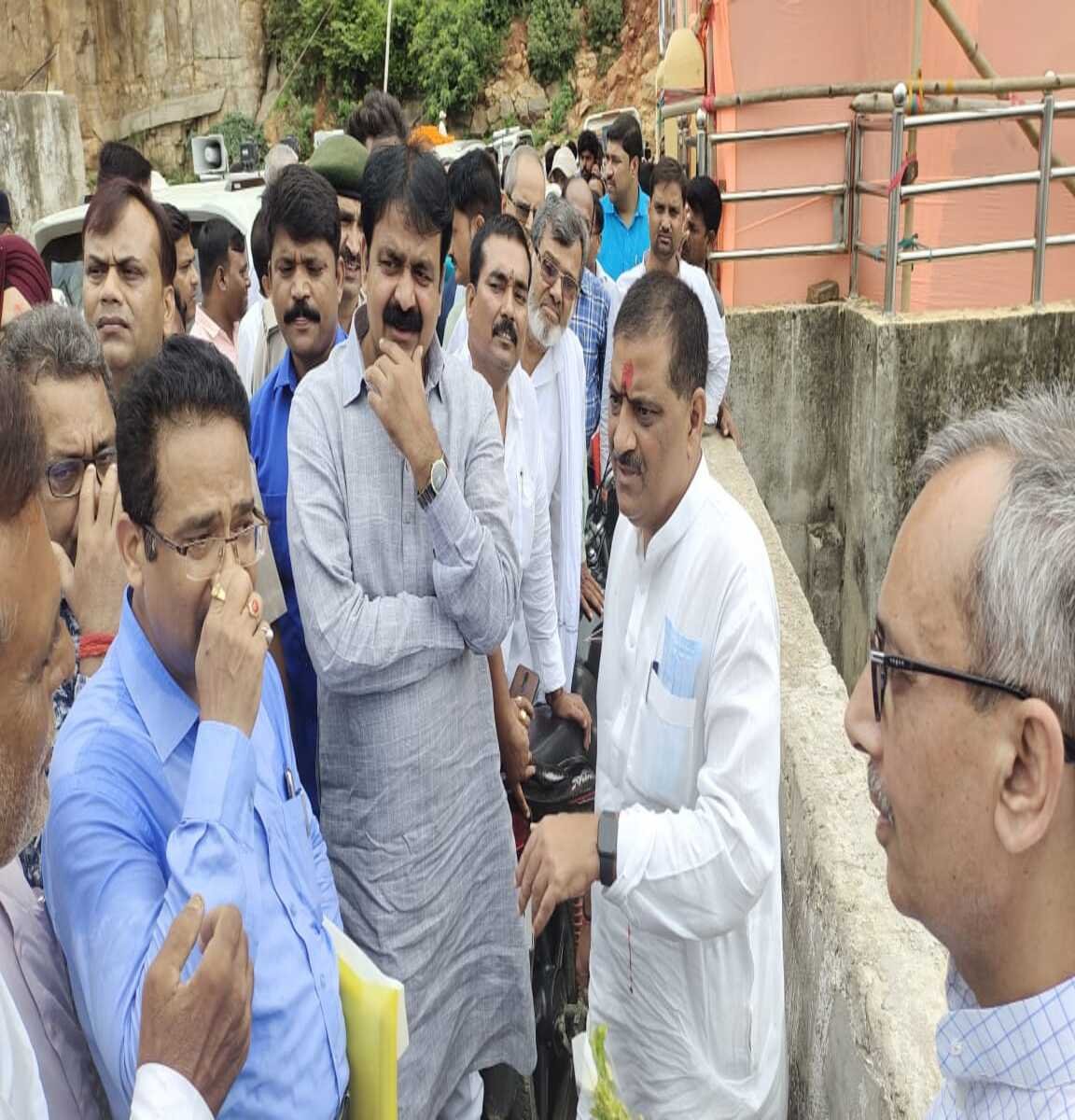 जल संसाधन मंत्री पहुंचे चेनारी, दुर्गावती परियोजना का लिया जायजा