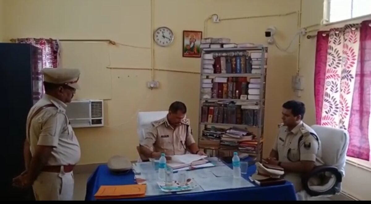 डीआईजी ने सासाराम नगर थाना का किया निरीक्षण
