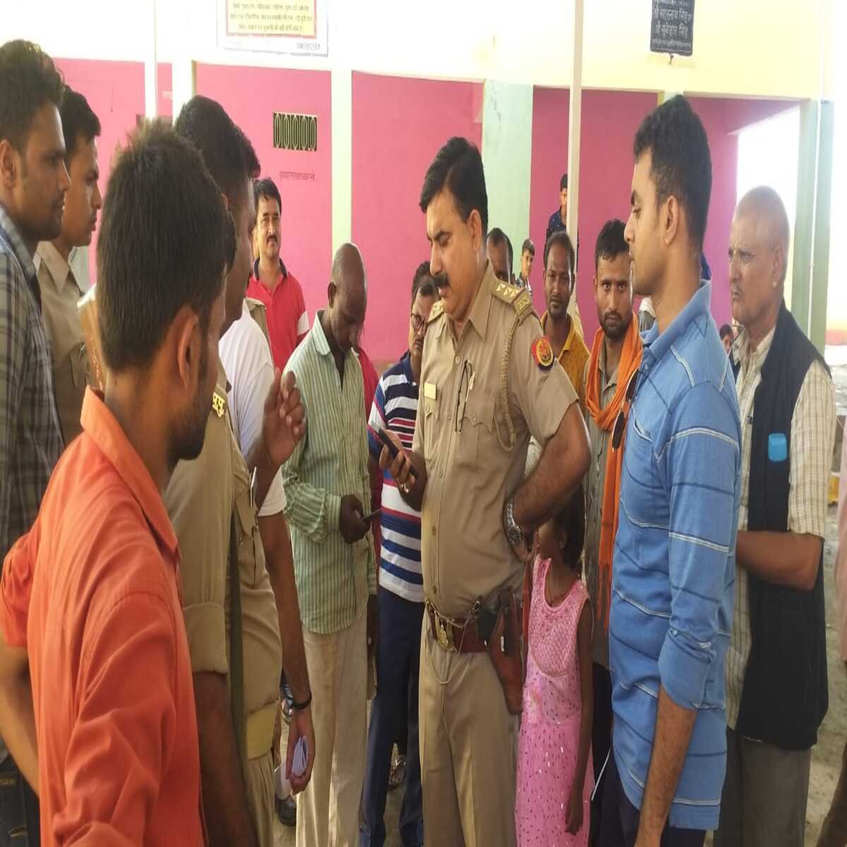 चदौली: दो नाबालिग सगी बहनों की शादी को पुलिस ने रोकवाया, हिदायत देकर छोड़ा