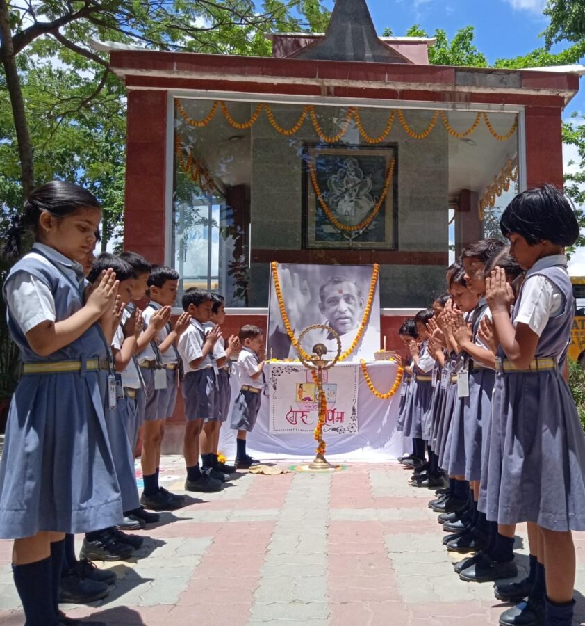 गुरु पूर्णिमा के पूर्व संध्या पर एबीआर फाउण्डेशन एवं एबीआर किड्स फाउण्डेशन में हुआ गुरु गोष्ठी का आयोजन।