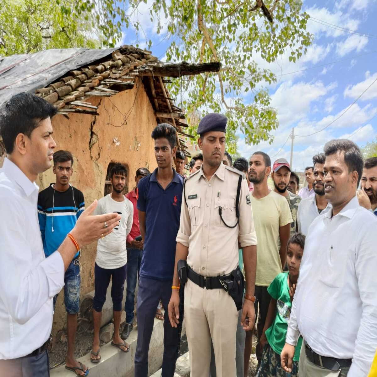 रोहतास : जिलाधिकारी ने संझौली प्रखंड के सभी छह पंचायतों में किया औचक निरिक्षण