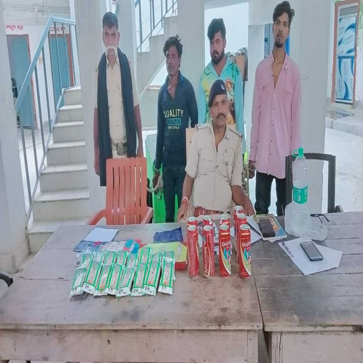 कैमूर: 25 पीस शराब के साथ तीन धंधेबाज गिरफ्तार, ऑटो जप्त