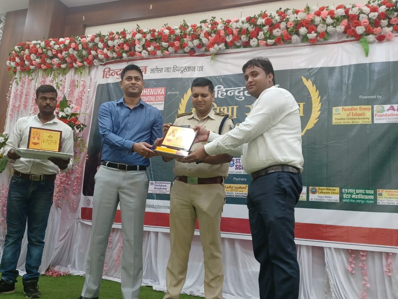 बेहतर रिजल्ट देने पर पैराडाइज चिल्ड्रन एकेडमी को किया गया पुरस्कृत