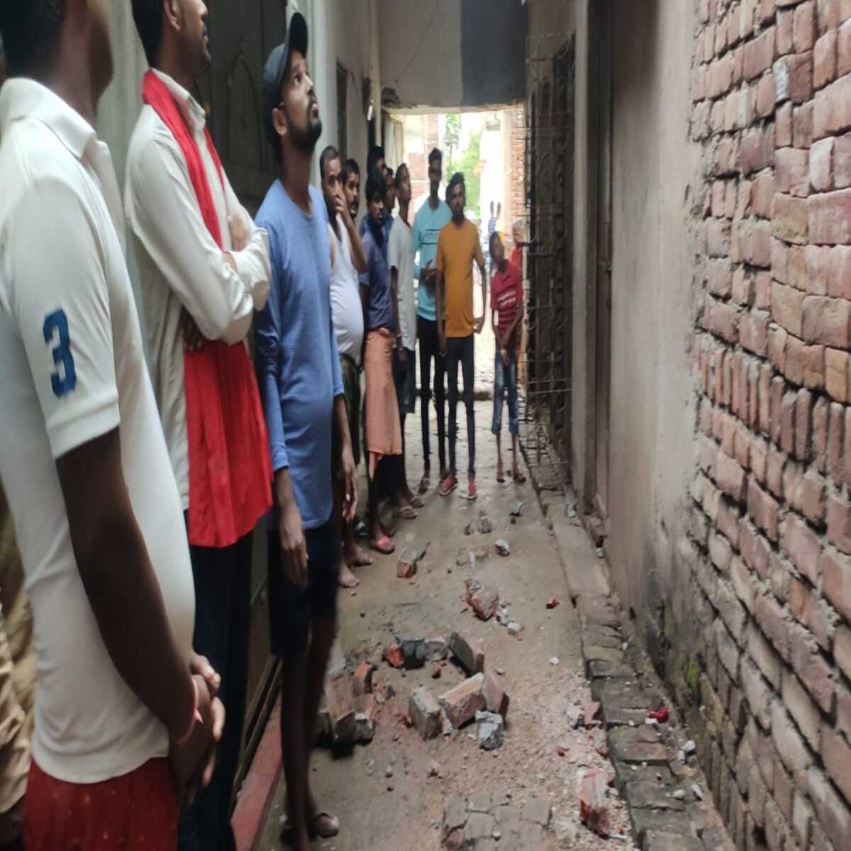 तेघड़ा : कृष्ण जन्माष्टमी को लेकर थाना परिसर में शांति समिति की हुई बैठक