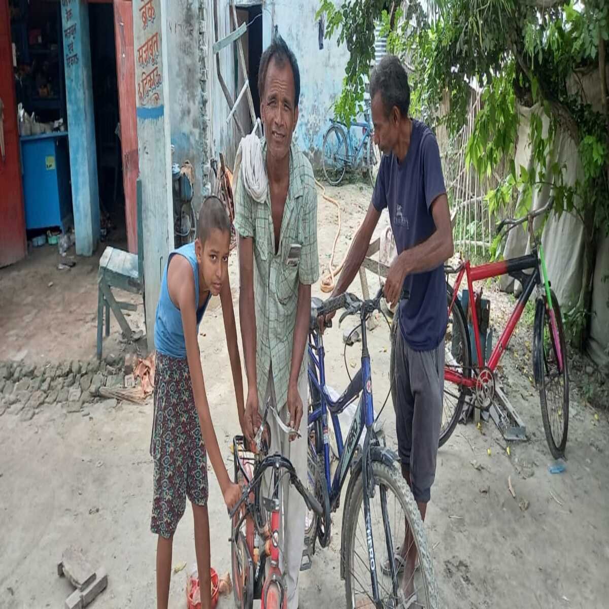 उच्च माध्यमिक विद्यालय के छात्रों में हर्ष,साइकिल बनवाने में लगेगी अब कम खर्च पाइपलेस ब्रेक की तकनीकी खोज