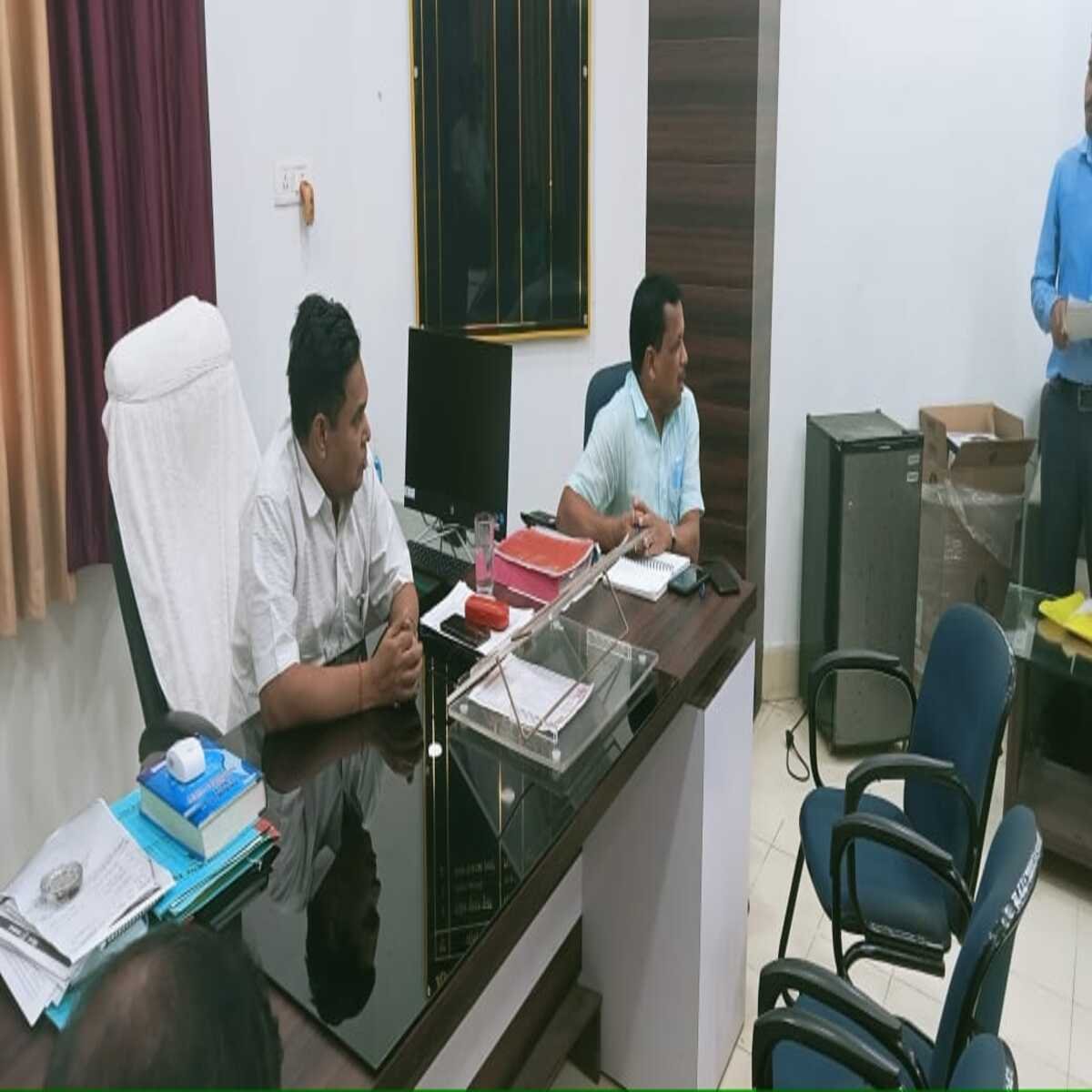एक हप्ता के भीतर एपिक से आधार लिंक करने का एसडीएम ने दिया निर्देश
