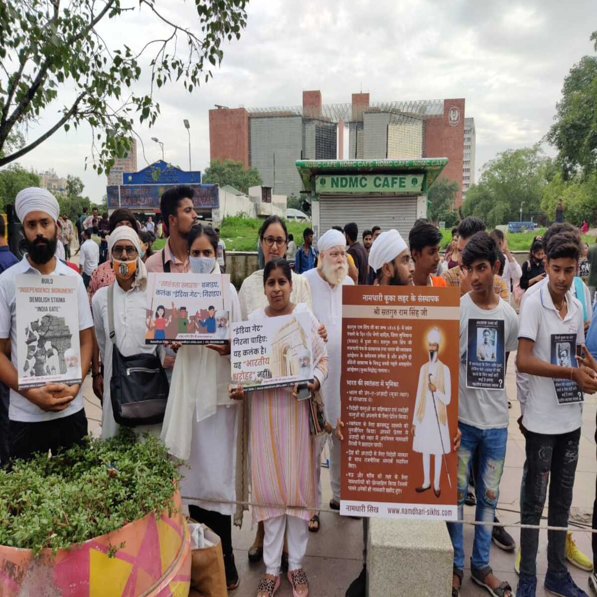 इंडिया गेट को गिराकर उस स्थान पर “अद्वितीय भारतीय स्वतंत्रता स्मारक” बनाने की मांग