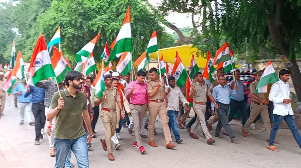 गाजीपुर : अमृत महोत्सव कार्यक्रम 15 अगस्त तक इसी तरह चलता रहे : जिला अधिकारी