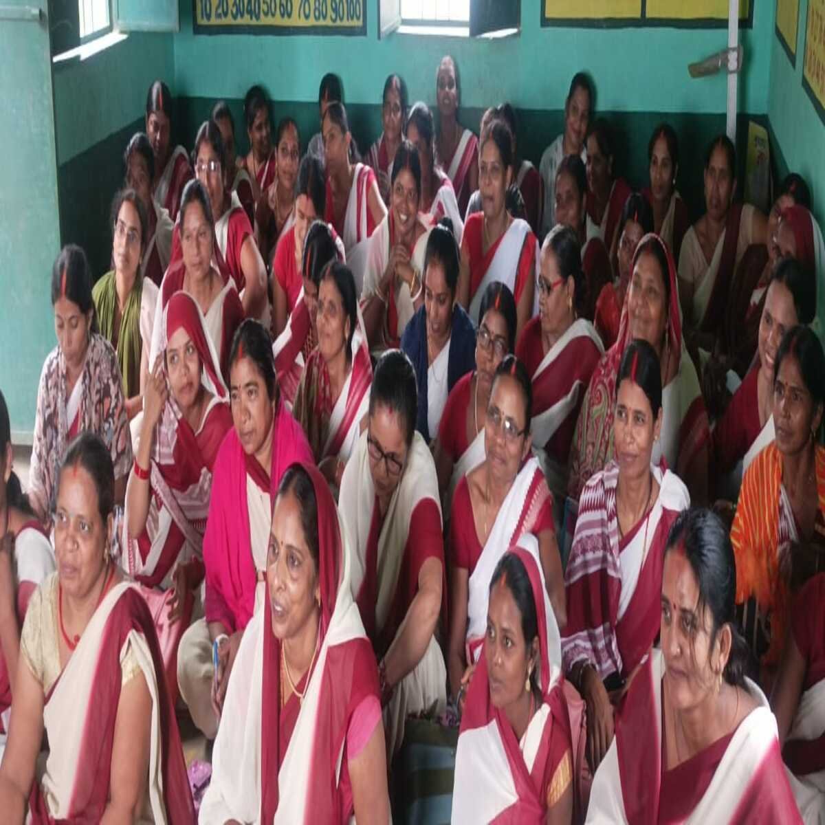 तिलौथू। पोषण माह अभियान की हुयी समीक्षा बैठक निकाली गयी रैली