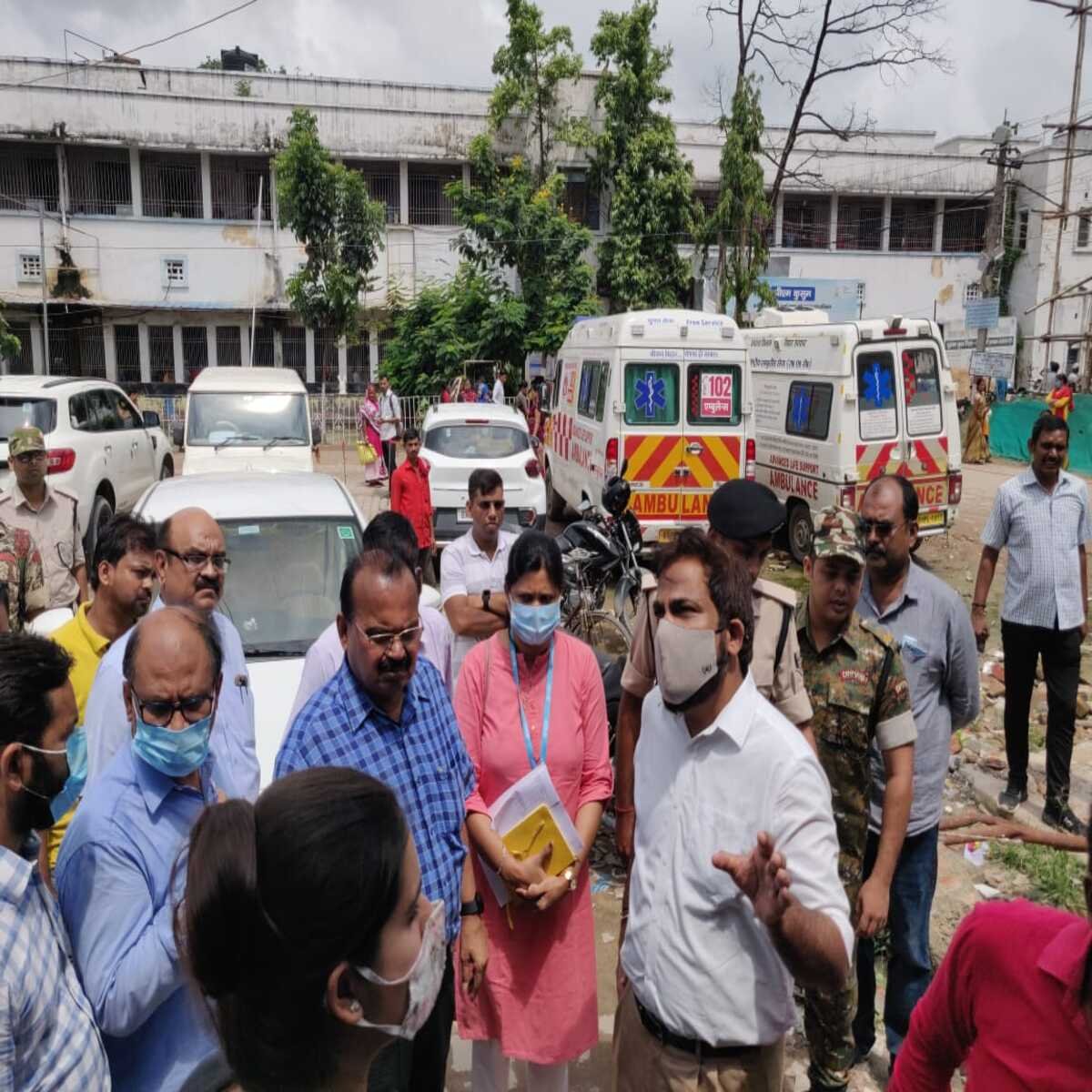 हाजीपुर : वैशाली डीएम ने किया सदर अस्पताल हाजीपुर का औचक निरीक्षण दिए कई आवश्यक दिशा निर्देश