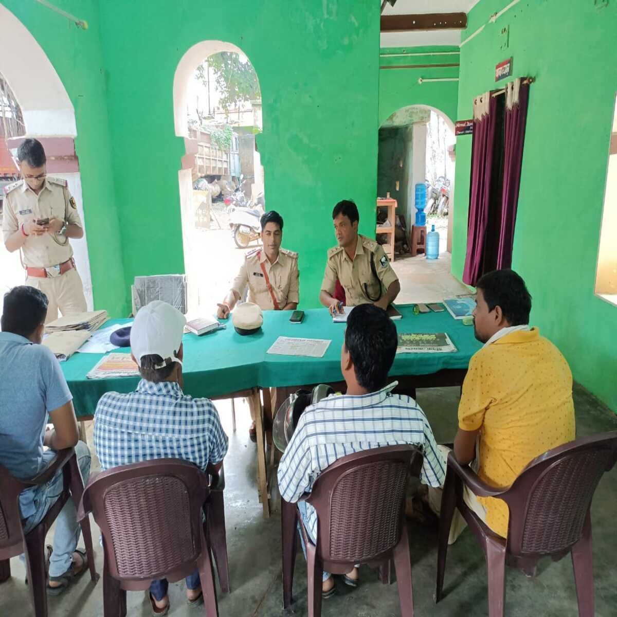 चेनारी : डीएसपी ने किया चेनारी थाना का निरीक्षण, दिए कई दिशा निर्देश