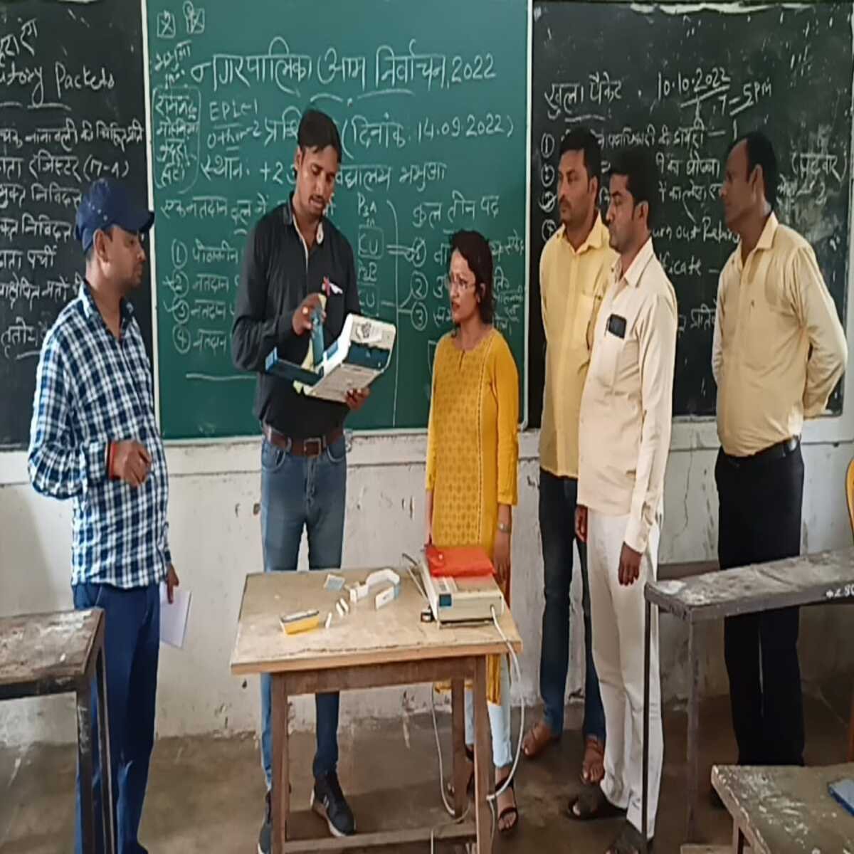 कैमूर : नगरपालिका निर्वाचन को लेकर कर्मियों को दिया जा रहा प्रशिक्षण