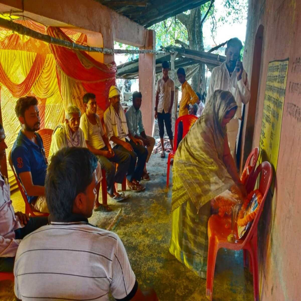 गांधी जयंती के अवसर पर प्रथम विशेष ग्राम सभा में पंचायत सचिव अनुपस्थित