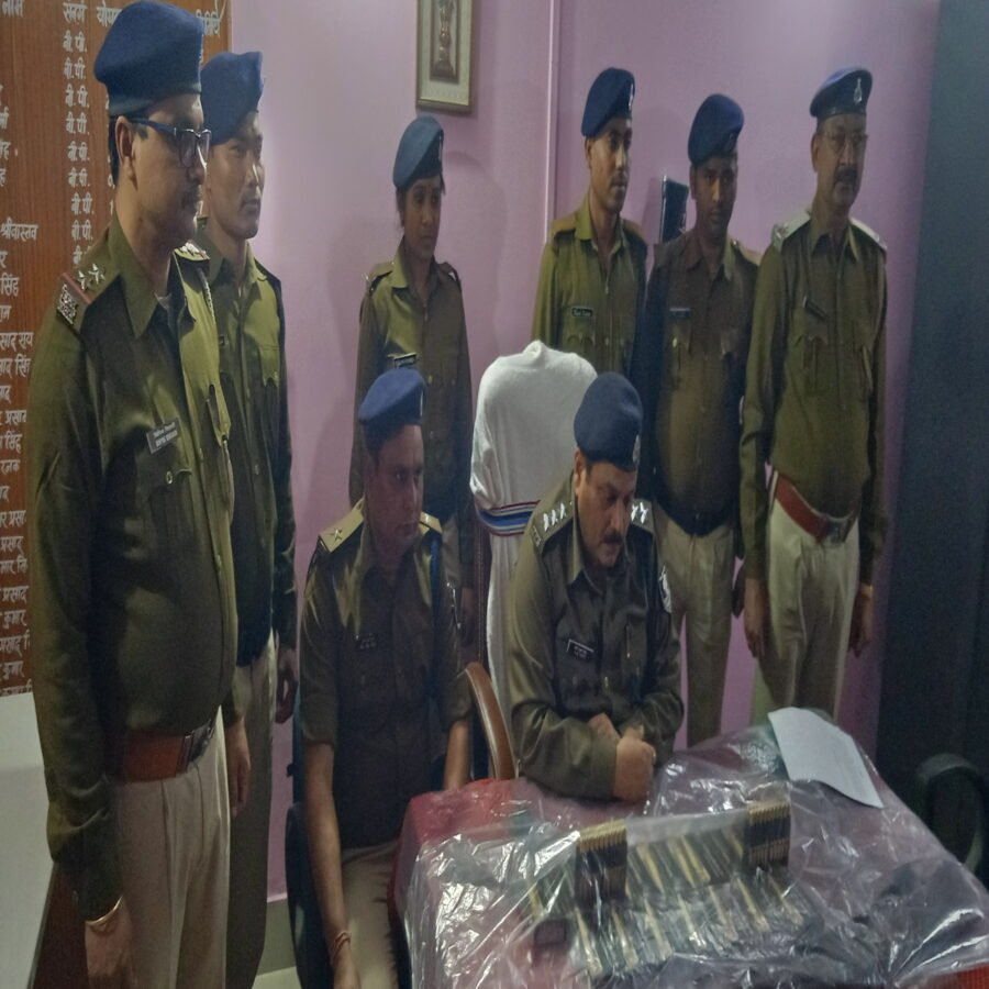 बिक्रमगंज : देसी एक नाली राइफल साथ 300 कारतूस बरामद