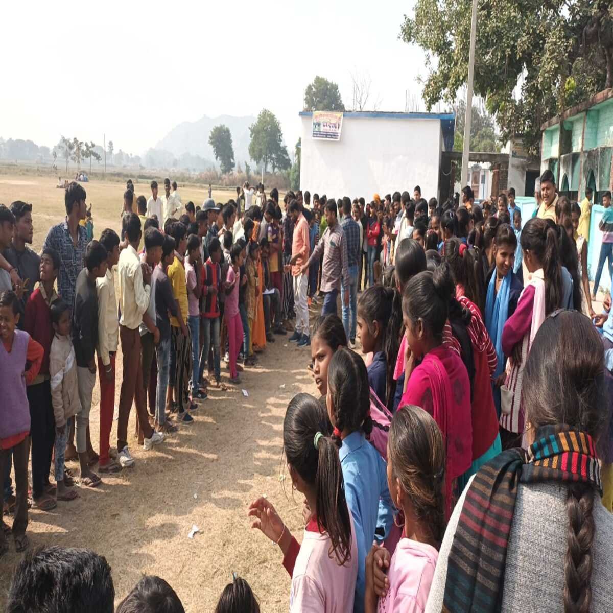 चैनपुर में संकुल स्तरीय तरंग मेधा स्पोर्ट्स उत्सव प्रतियोगिता का किया गया आयोजन