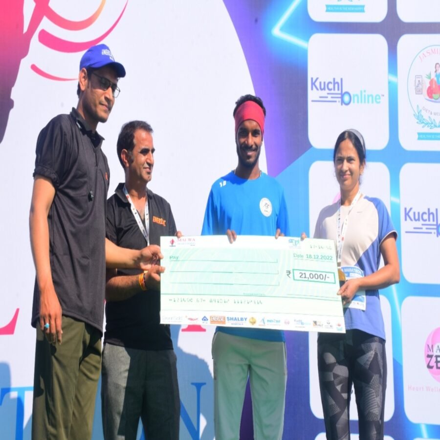 उत्तम स्वास्थ्य के लिए दौड़ का सन्देश देने, हजारों की संख्या में सड़कों पर उतरे इंदौरी