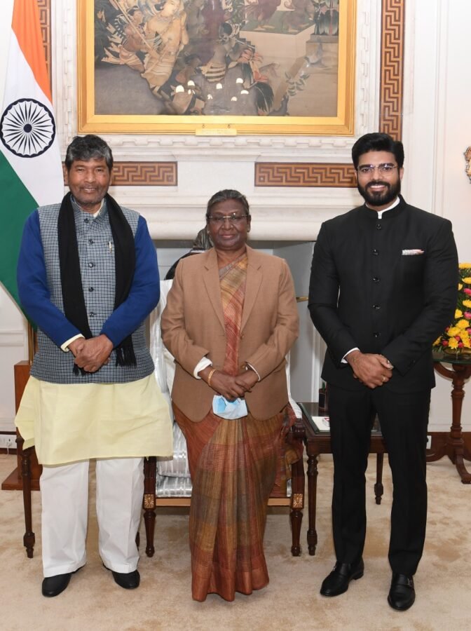 बिहार में गिरती विधि व्यवस्था को लेकर महामहिम राष्ट्रपति से मिले पशुपति पारस एवं प्रिंस राज