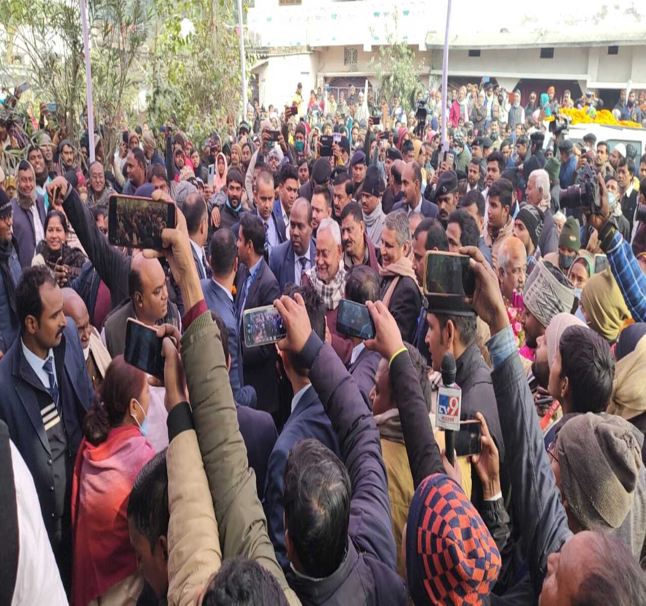 विकास की योजनाओं का लाभ जन-जन तक पहुंचाएं: नीतीश