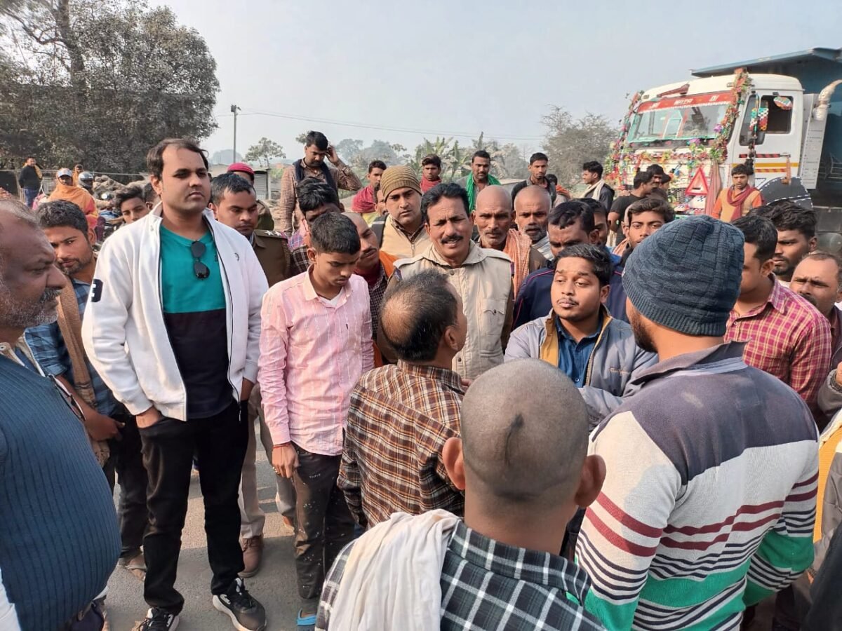 चौसा में एचएच 58 ट्रक से कुचलकर एक युवक की मौत