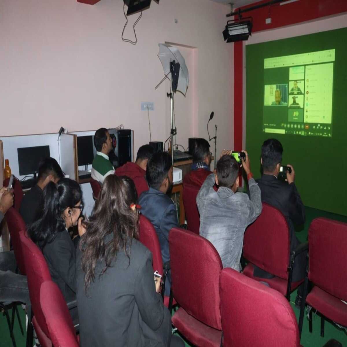डिजिटल मार्केटिंग पर पत्रकारिता विभाग ने आयोजित की वेबिनार