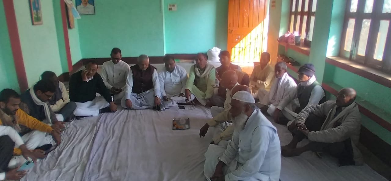 अधिकारीयों के अफसरशाही रवैये से झुब्ध होकर हुआ सर्वदलीय बैठक 