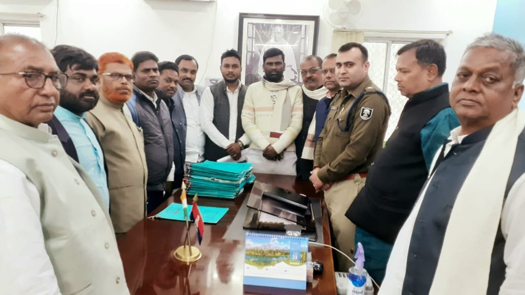 चौकीदार की निर्मम पिटाई के मामले में रालोजपा की टीम वैशाली एसपी से की मुलाकात,दोषी थानाध्यक्ष पर कार्रवाई की माँग
