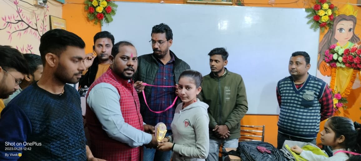 स्टेप बाय स्टेप क्लासेज के द्वारा परीक्षा पूर्व छात्रों को प्रत्येक वर्ष की भांति इस वर्ष भी फाइनल परीक्षा लिया गया