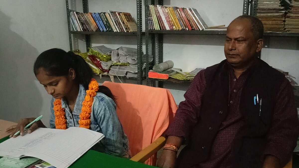 क्विज प्रतियोगिता जीतकर तीन दिनों के लिए मुखिया बनी काजल कुमारी
