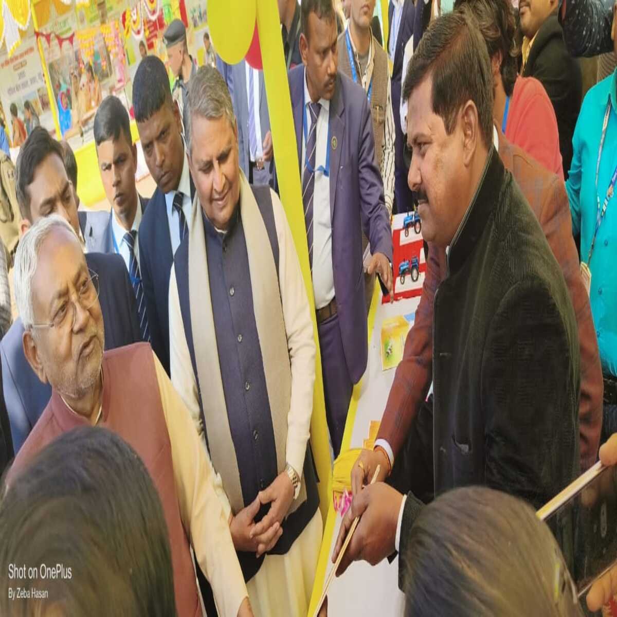 मुख्यमंत्री ने कृषि संयंत्र योजना के तहत दिया 15 लाख का चेक