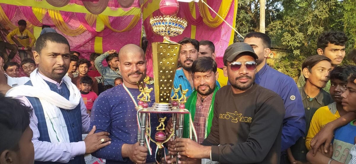दिव्यांश इलेवन चेरियाबरियारपुर बना चैंपियन,रोसड़ा को 03 विकेट से किया पराजित 